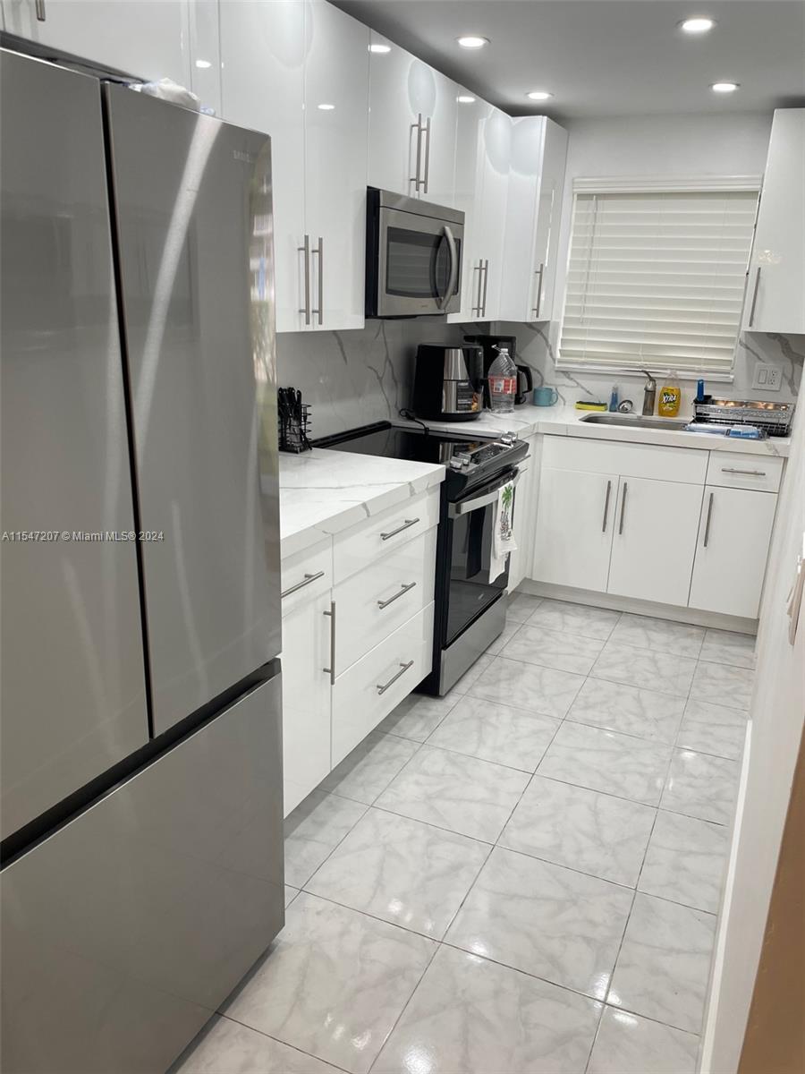 541 N Blue Heron Dr 117, Hallandale Beach, Florida 33009, 1 Bedroom Bedrooms, ,1 BathroomBathrooms,Residentiallease,For Rent,541 N Blue Heron Dr 117,A11547207