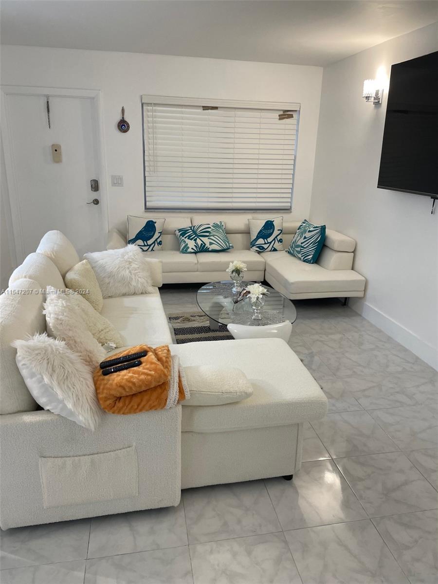 541 N Blue Heron Dr 117, Hallandale Beach, Florida 33009, 1 Bedroom Bedrooms, ,1 BathroomBathrooms,Residentiallease,For Rent,541 N Blue Heron Dr 117,A11547207