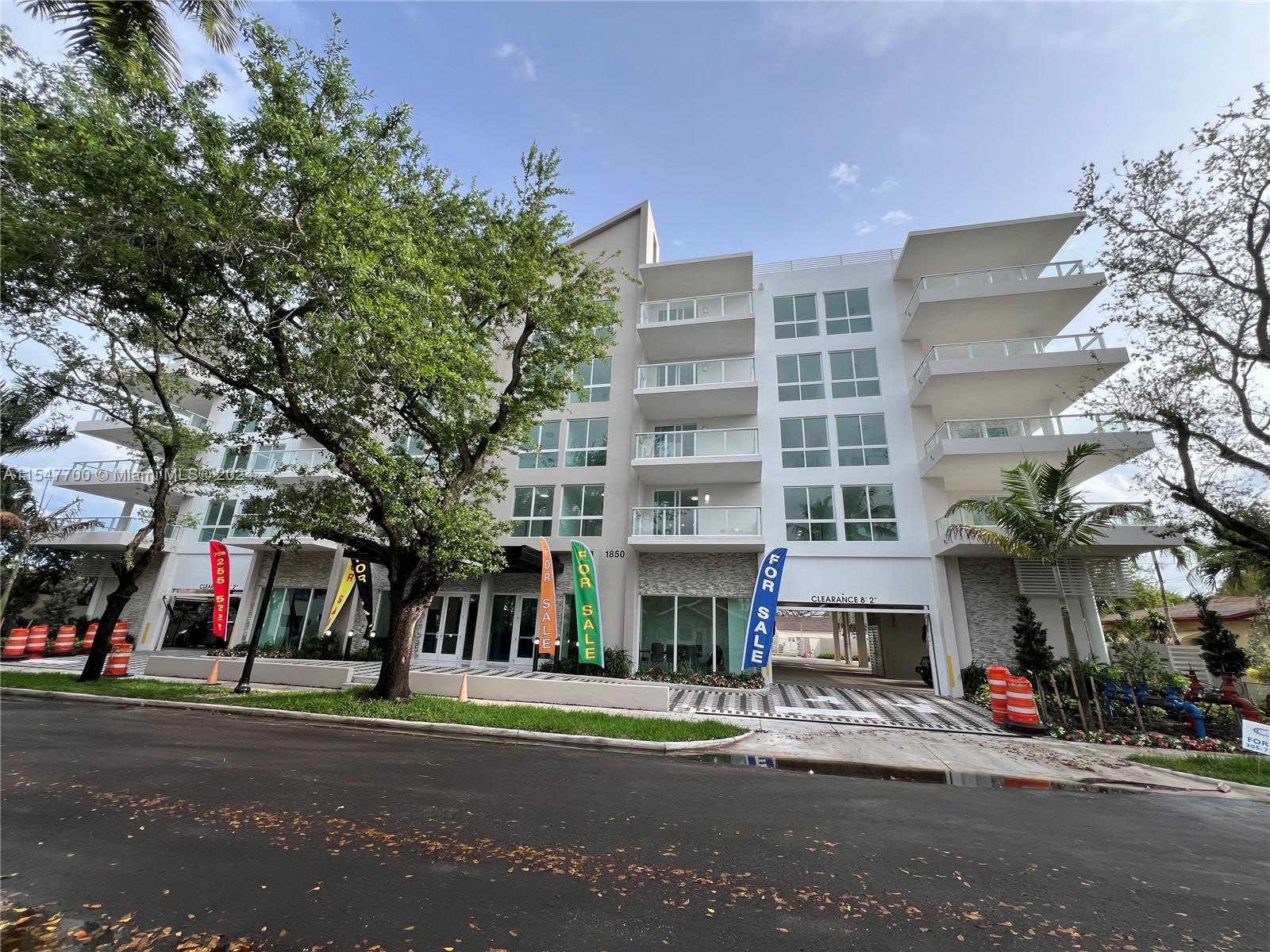 1850 Monroe St 205, Hollywood, Florida 33020, 1 Bedroom Bedrooms, ,1 BathroomBathrooms,Residential,For Sale,1850 Monroe St 205,A11547700