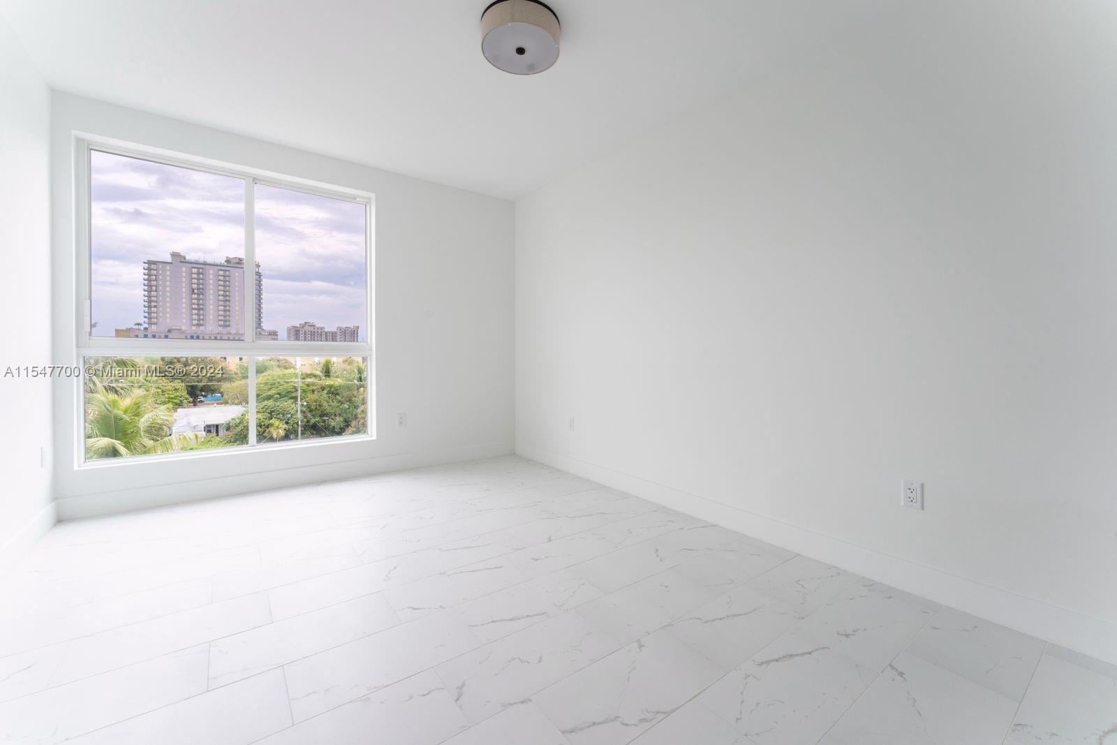 1850 Monroe St 205, Hollywood, Florida 33020, 1 Bedroom Bedrooms, ,1 BathroomBathrooms,Residential,For Sale,1850 Monroe St 205,A11547700