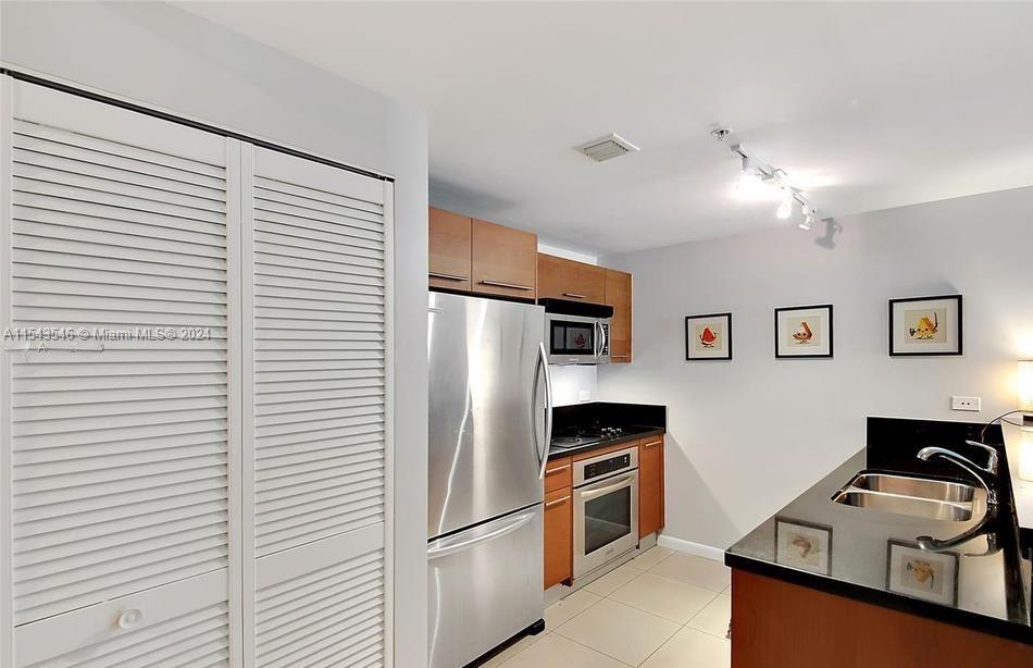 253 2nd St, Miami, FL, 33132 United States, 1 Bedroom Bedrooms, ,2 BathroomsBathrooms,Residential,For Sale,2nd St,A11543546