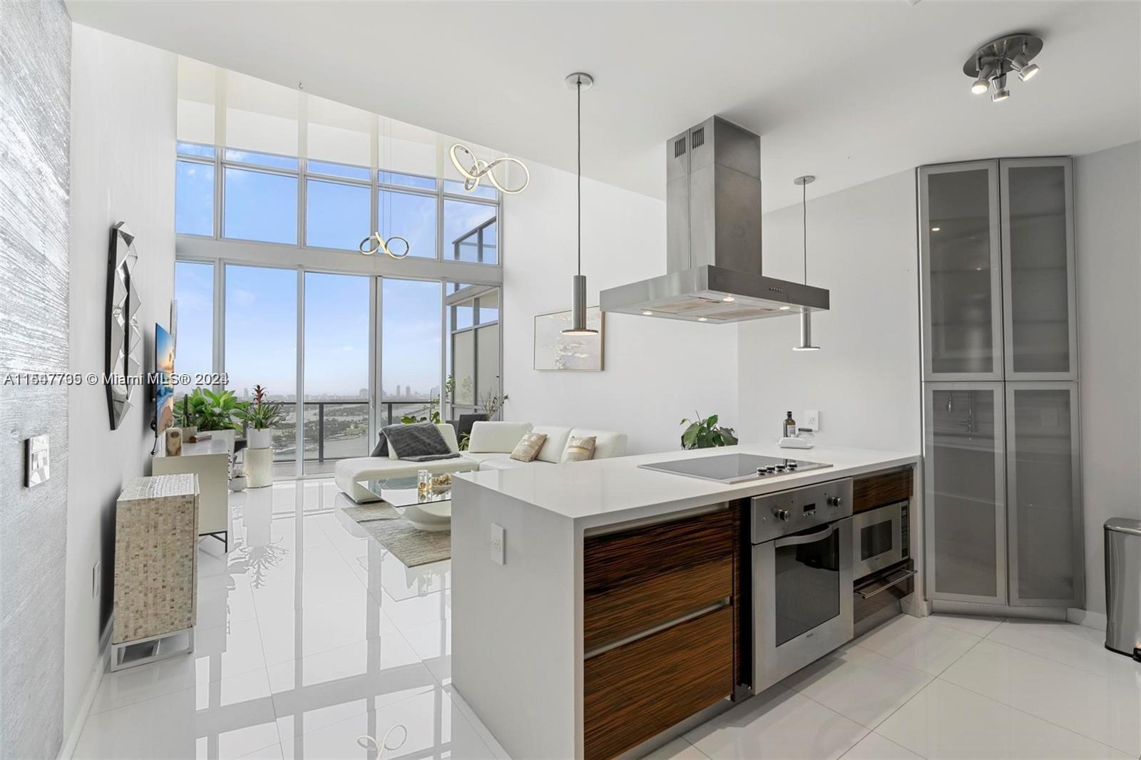 1100 Biscayne Blvd 3705, Miami, Florida 33132, 1 Bedroom Bedrooms, ,2 BathroomsBathrooms,Residentiallease,For Rent,1100 Biscayne Blvd 3705,A11547735