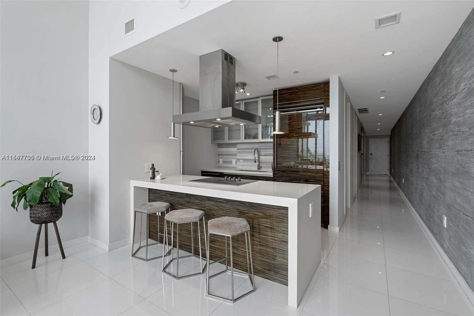 1100 Biscayne Blvd 3705, Miami, Florida 33132, 1 Bedroom Bedrooms, ,2 BathroomsBathrooms,Residentiallease,For Rent,1100 Biscayne Blvd 3705,A11547735