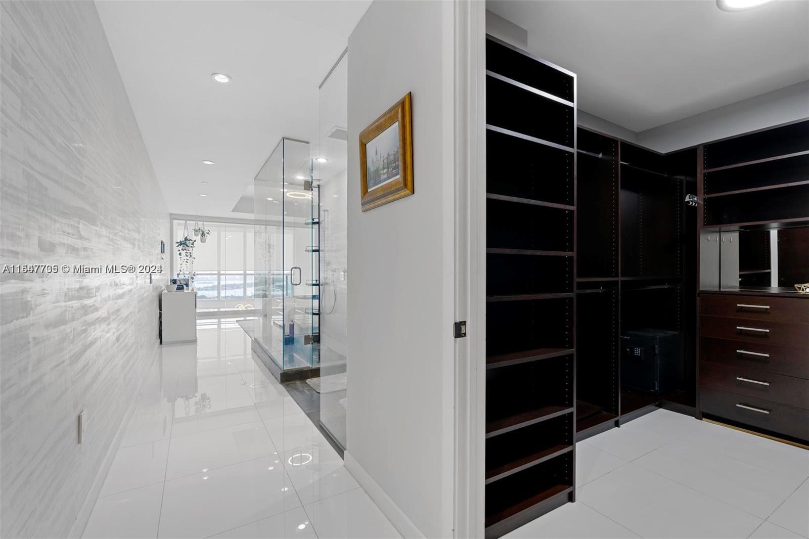 1100 Biscayne Blvd 3705, Miami, Florida 33132, 1 Bedroom Bedrooms, ,2 BathroomsBathrooms,Residentiallease,For Rent,1100 Biscayne Blvd 3705,A11547735