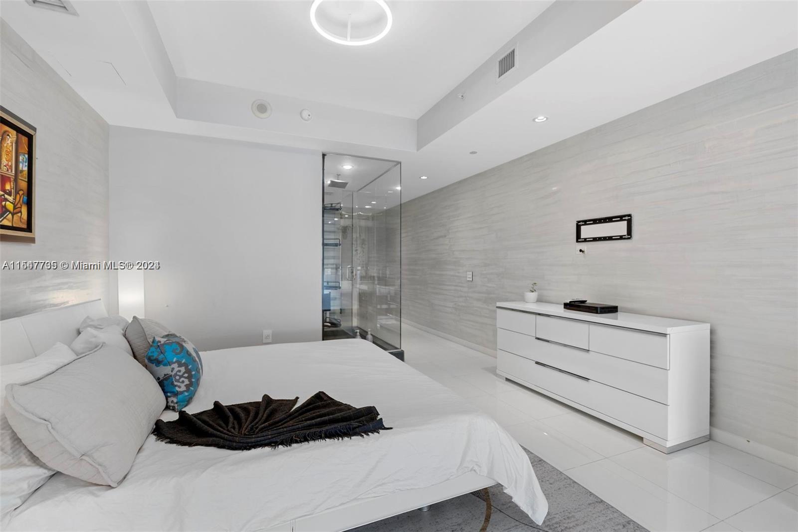 1100 Biscayne Blvd 3705, Miami, Florida 33132, 1 Bedroom Bedrooms, ,2 BathroomsBathrooms,Residentiallease,For Rent,1100 Biscayne Blvd 3705,A11547735