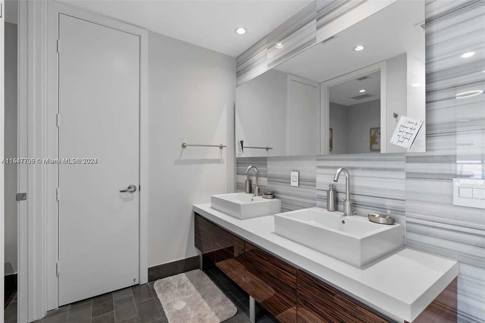 1100 Biscayne Blvd 3705, Miami, Florida 33132, 1 Bedroom Bedrooms, ,2 BathroomsBathrooms,Residentiallease,For Rent,1100 Biscayne Blvd 3705,A11547735