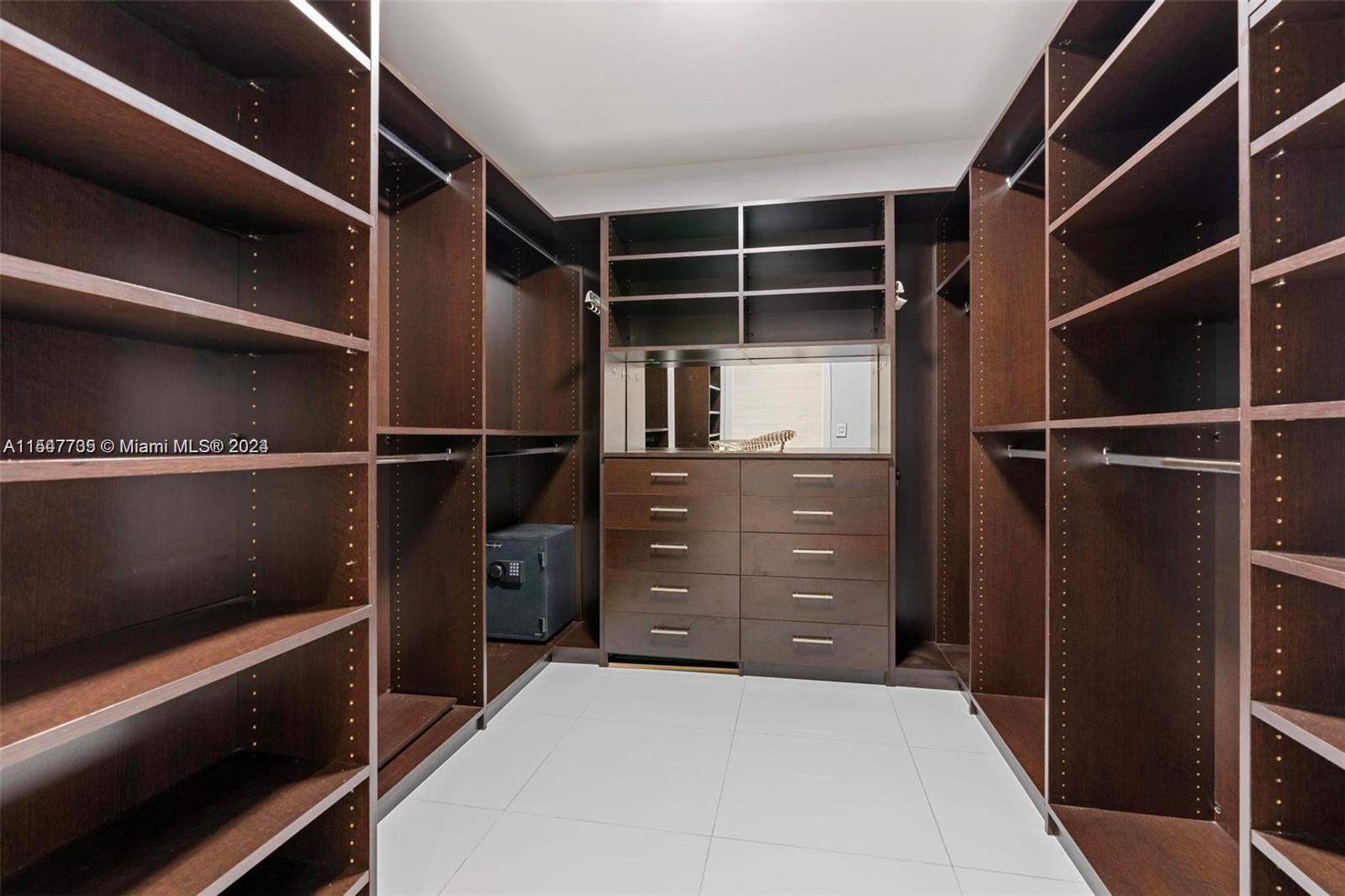 1100 Biscayne Blvd 3705, Miami, Florida 33132, 1 Bedroom Bedrooms, ,2 BathroomsBathrooms,Residentiallease,For Rent,1100 Biscayne Blvd 3705,A11547735