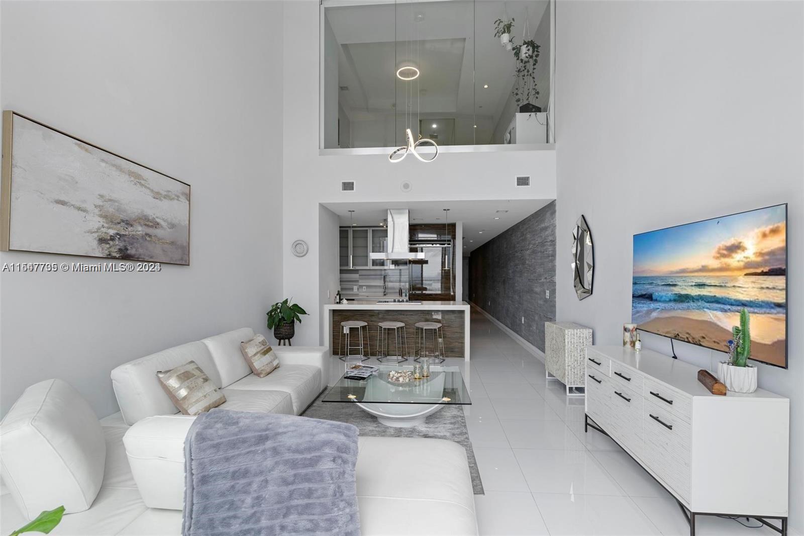 1100 Biscayne Blvd 3705, Miami, Florida 33132, 1 Bedroom Bedrooms, ,2 BathroomsBathrooms,Residentiallease,For Rent,1100 Biscayne Blvd 3705,A11547735