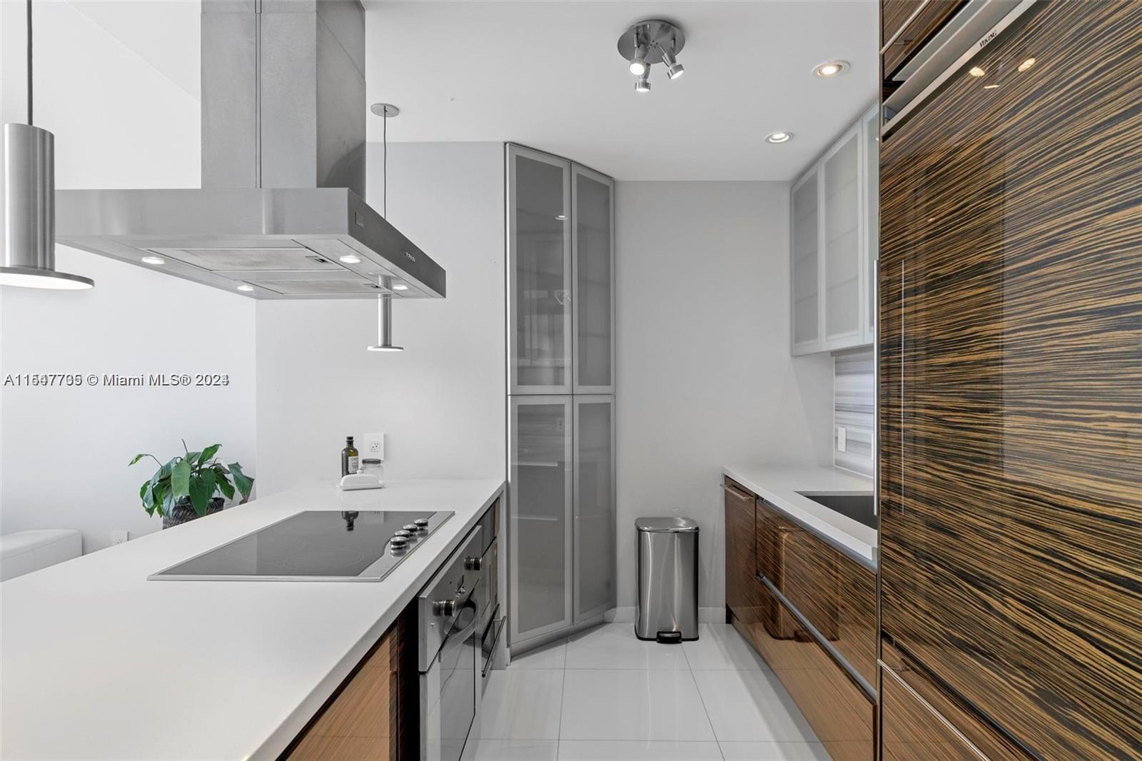 1100 Biscayne Blvd 3705, Miami, Florida 33132, 1 Bedroom Bedrooms, ,2 BathroomsBathrooms,Residentiallease,For Rent,1100 Biscayne Blvd 3705,A11547735