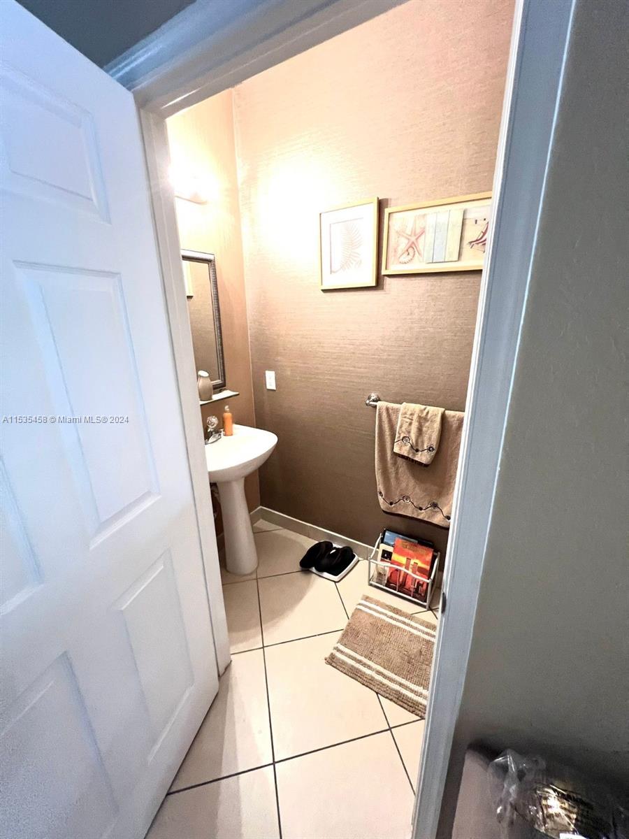 2429 NW 31st Ct 2429, Oakland Park, Florida 33309, 2 Bedrooms Bedrooms, ,2 BathroomsBathrooms,Residential,For Sale,2429 NW 31st Ct 2429,A11535458