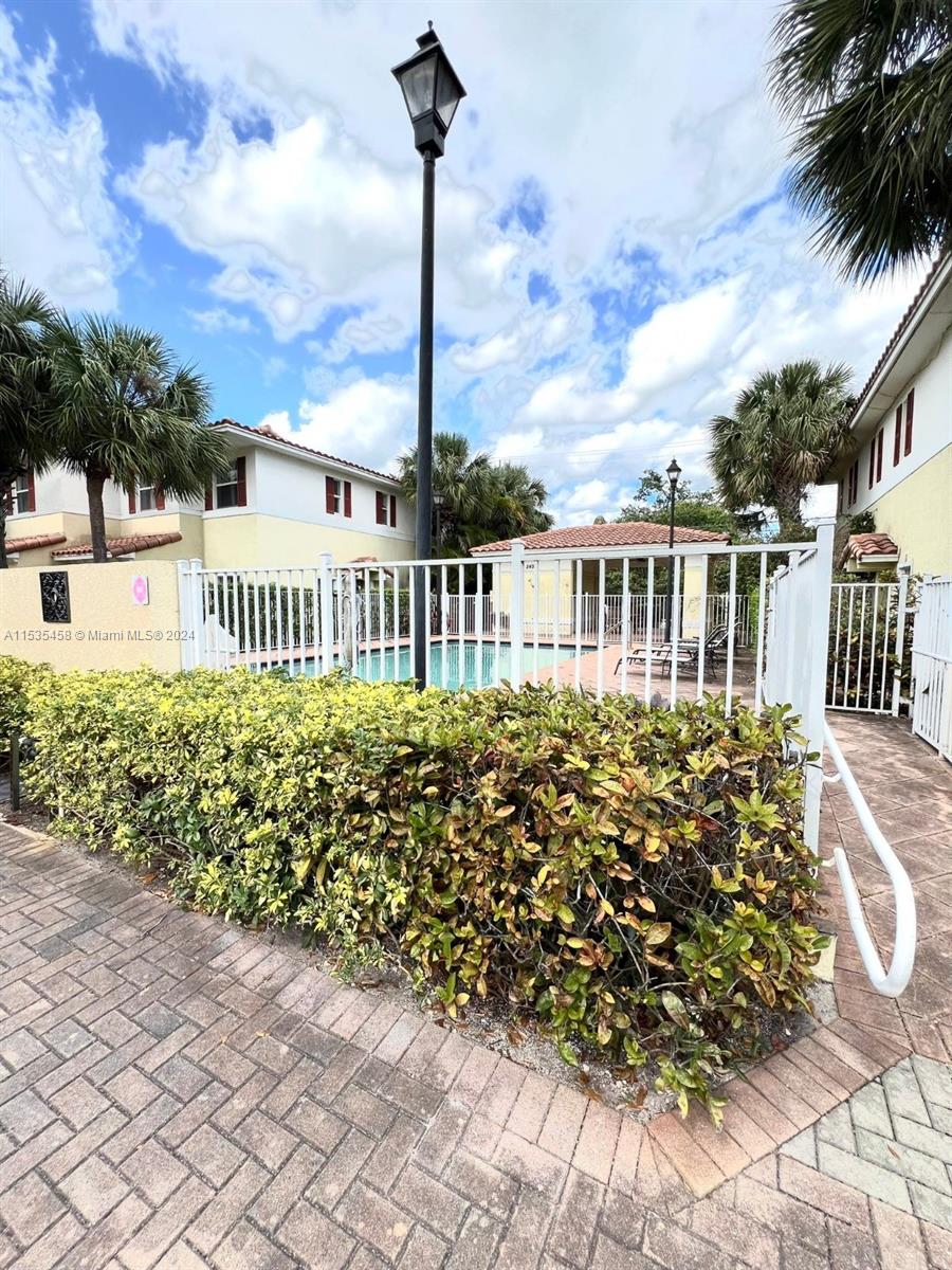 2429 31st Ct, Oakland Park, FL, 33309 United States, 2 Bedrooms Bedrooms, ,2 BathroomsBathrooms,Residential,For Sale,31st Ct,A11535458