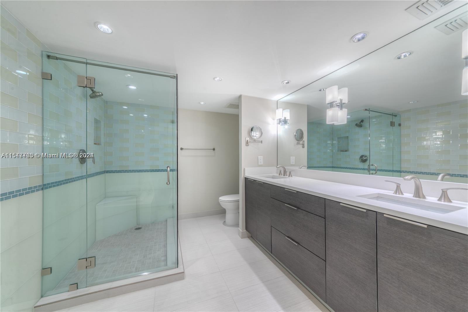 Hallandale Beach, Florida 33009, 1 Bedroom Bedrooms, ,2 BathroomsBathrooms,Residential,For Sale,A11547763