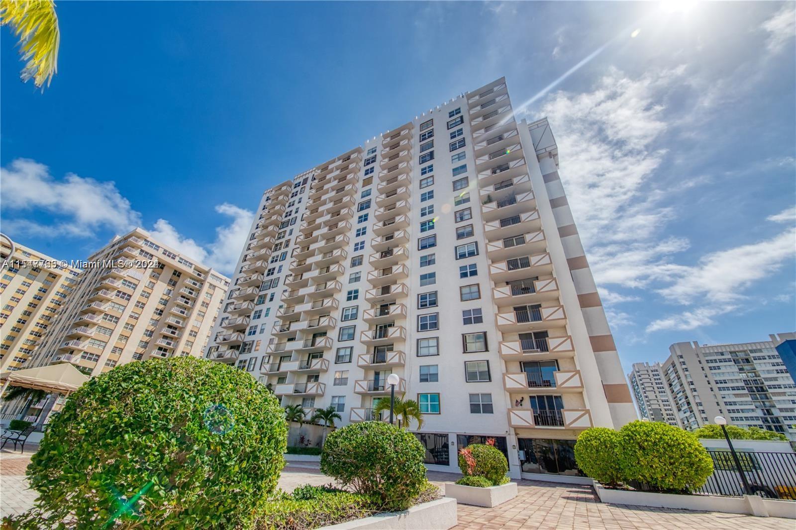 Hallandale Beach, Florida 33009, 1 Bedroom Bedrooms, ,2 BathroomsBathrooms,Residential,For Sale,A11547763