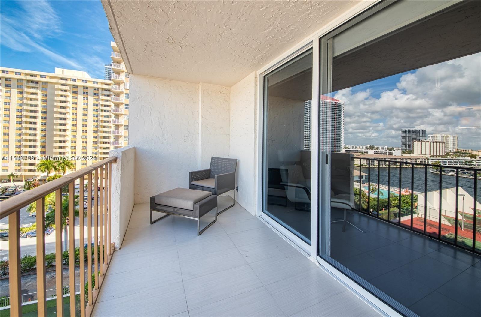 Hallandale Beach, Florida 33009, 1 Bedroom Bedrooms, ,2 BathroomsBathrooms,Residential,For Sale,A11547763