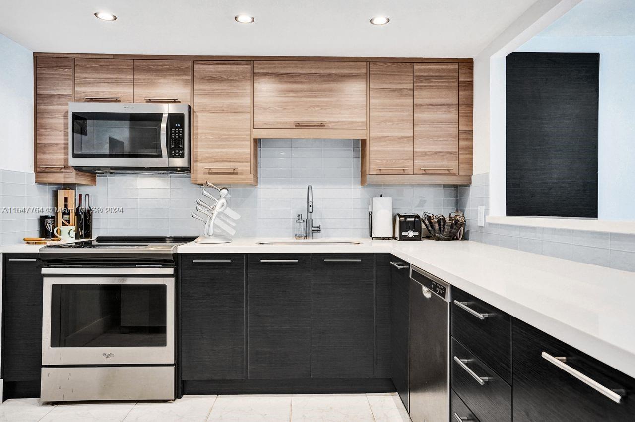 437 Golden Isles Dr 12H, Hallandale Beach, Florida 33009, 1 Bedroom Bedrooms, ,2 BathroomsBathrooms,Residential,For Sale,437 Golden Isles Dr 12H,A11547764