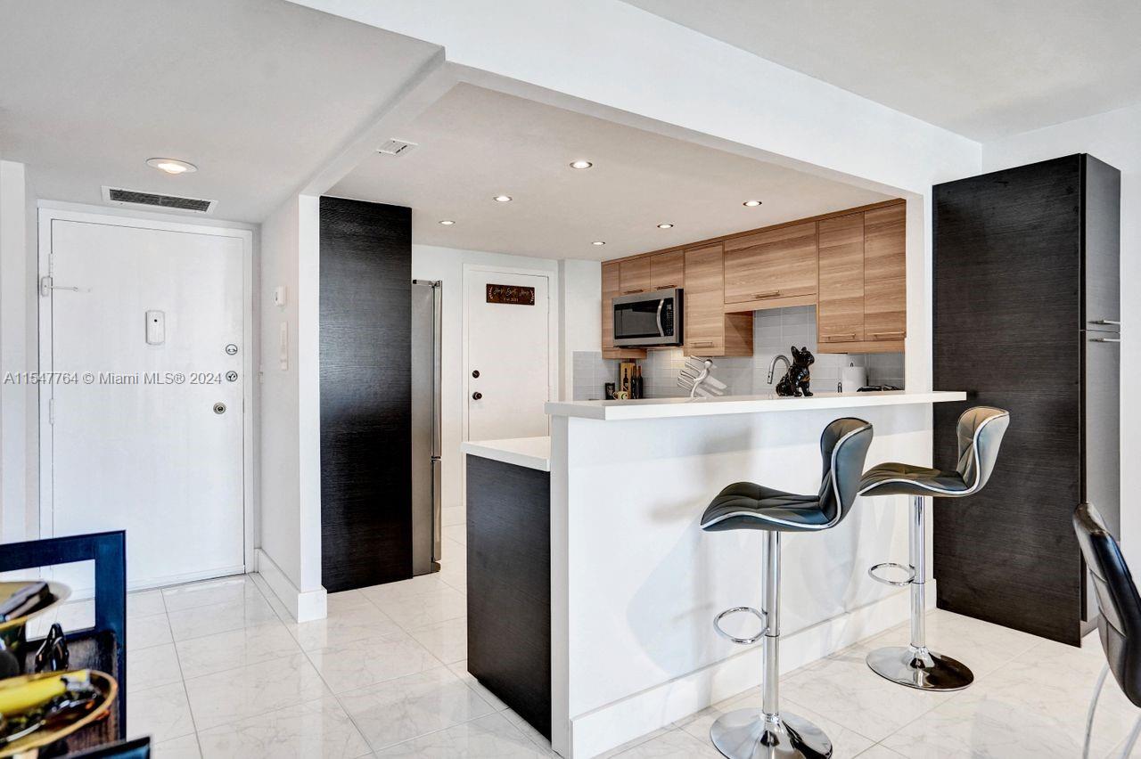 437 Golden Isles Dr 12H, Hallandale Beach, Florida 33009, 1 Bedroom Bedrooms, ,2 BathroomsBathrooms,Residential,For Sale,437 Golden Isles Dr 12H,A11547764