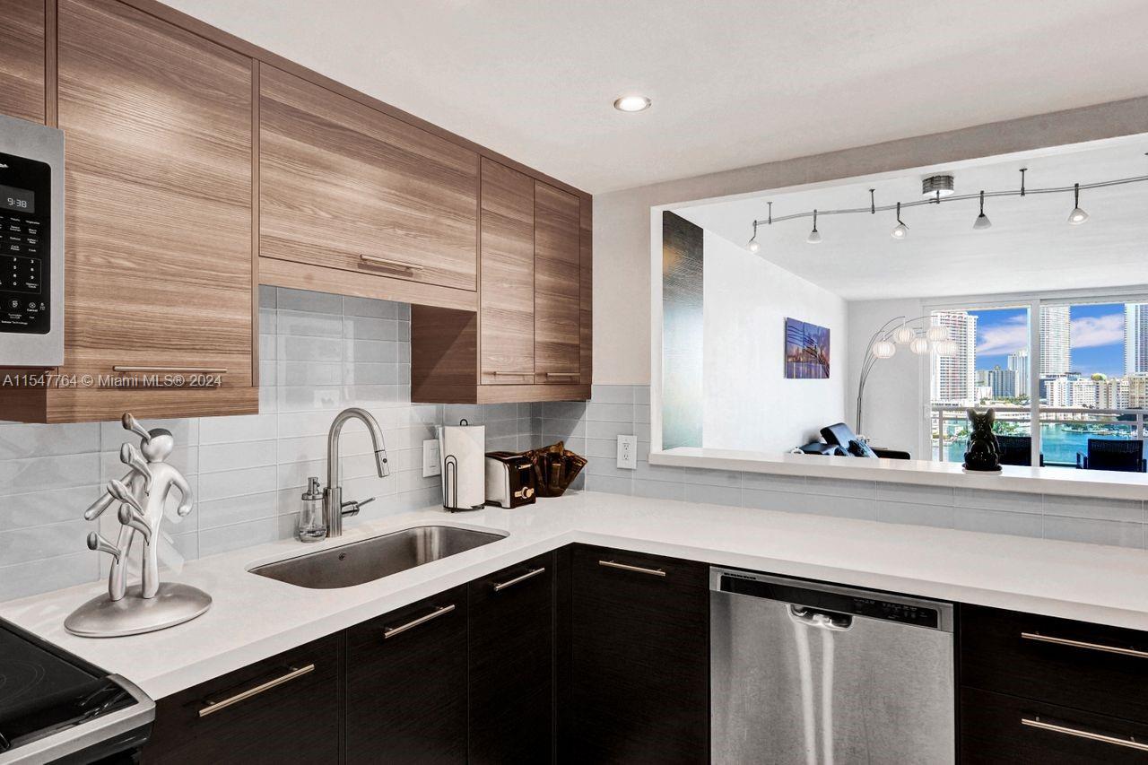 437 Golden Isles Dr 12H, Hallandale Beach, Florida 33009, 1 Bedroom Bedrooms, ,2 BathroomsBathrooms,Residential,For Sale,437 Golden Isles Dr 12H,A11547764