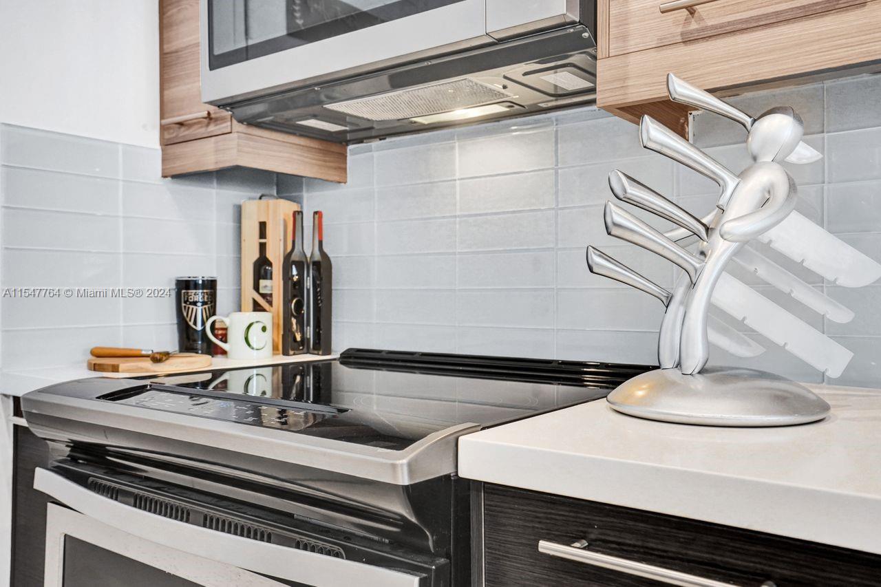 437 Golden Isles Dr 12H, Hallandale Beach, Florida 33009, 1 Bedroom Bedrooms, ,2 BathroomsBathrooms,Residential,For Sale,437 Golden Isles Dr 12H,A11547764