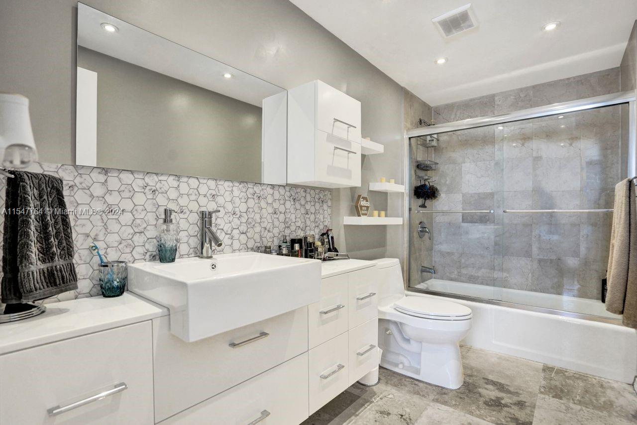 437 Golden Isles Dr 12H, Hallandale Beach, Florida 33009, 1 Bedroom Bedrooms, ,2 BathroomsBathrooms,Residential,For Sale,437 Golden Isles Dr 12H,A11547764