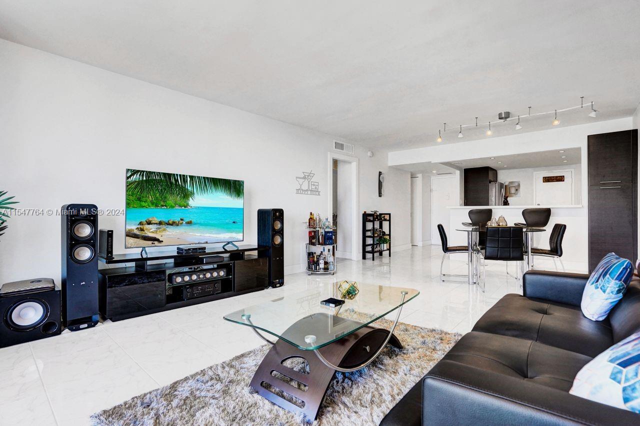 437 Golden Isles Dr 12H, Hallandale Beach, Florida 33009, 1 Bedroom Bedrooms, ,2 BathroomsBathrooms,Residential,For Sale,437 Golden Isles Dr 12H,A11547764