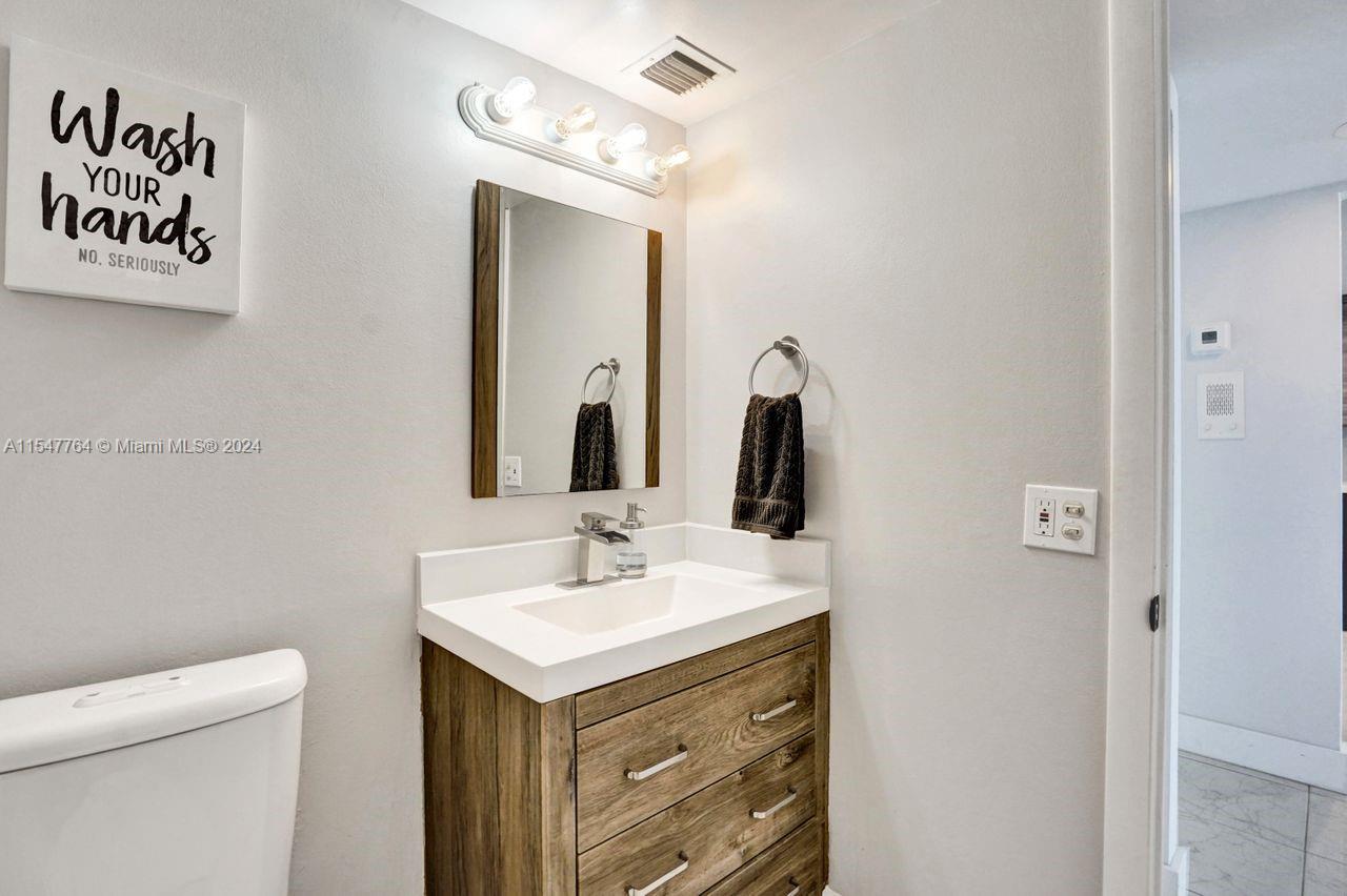 437 Golden Isles Dr 12H, Hallandale Beach, Florida 33009, 1 Bedroom Bedrooms, ,2 BathroomsBathrooms,Residential,For Sale,437 Golden Isles Dr 12H,A11547764