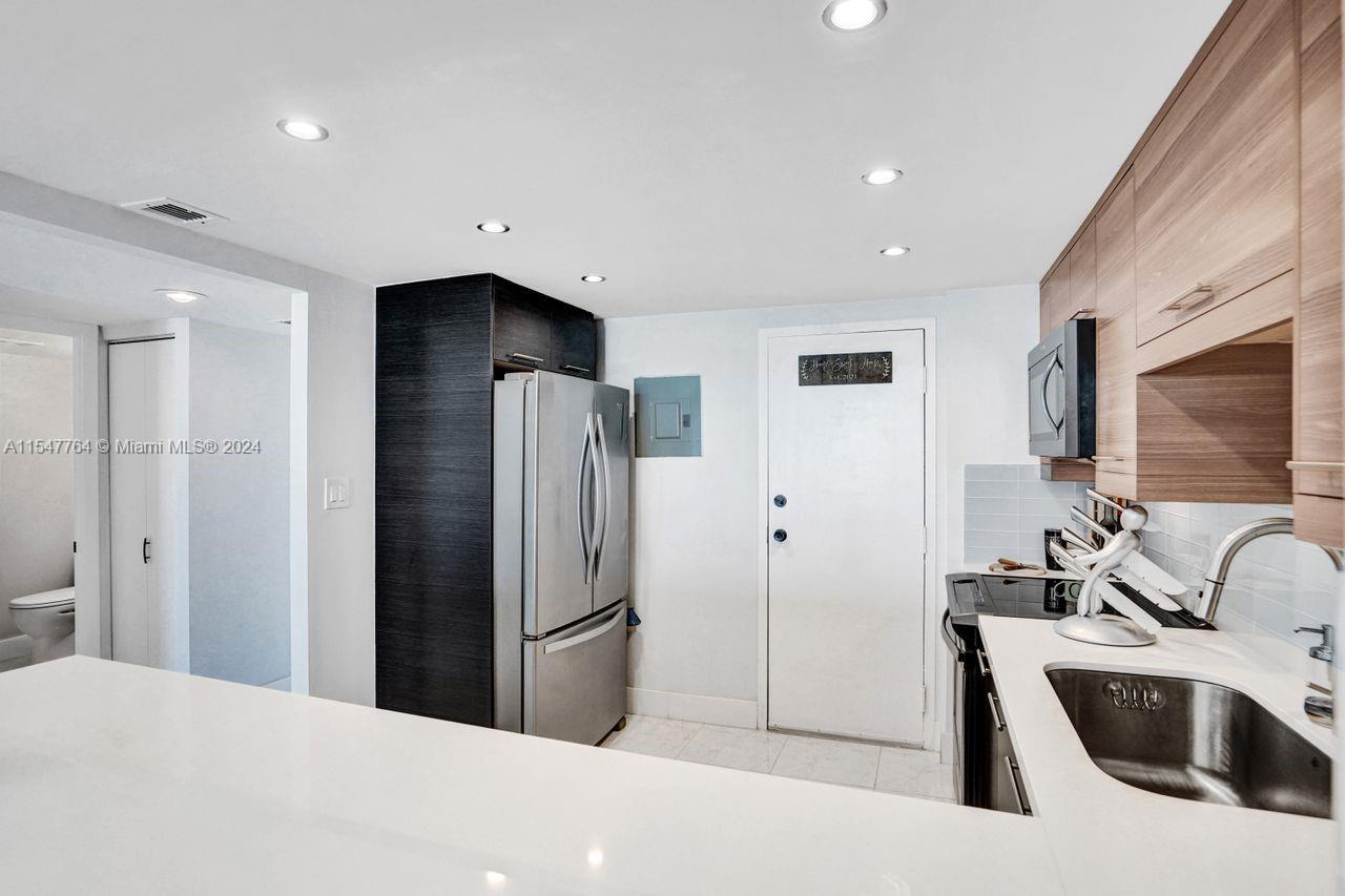 437 Golden Isles Dr 12H, Hallandale Beach, Florida 33009, 1 Bedroom Bedrooms, ,2 BathroomsBathrooms,Residential,For Sale,437 Golden Isles Dr 12H,A11547764