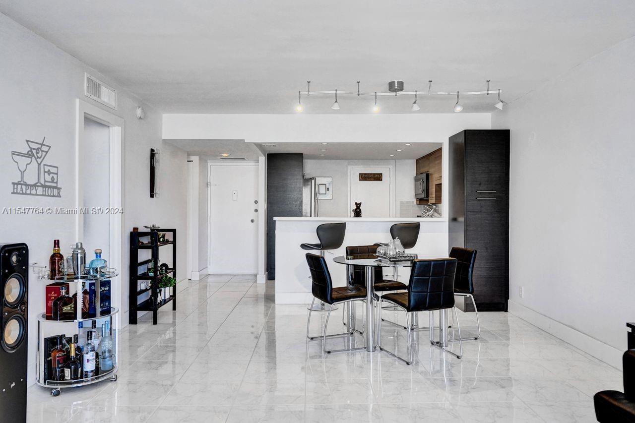 437 Golden Isles Dr 12H, Hallandale Beach, Florida 33009, 1 Bedroom Bedrooms, ,2 BathroomsBathrooms,Residential,For Sale,437 Golden Isles Dr 12H,A11547764