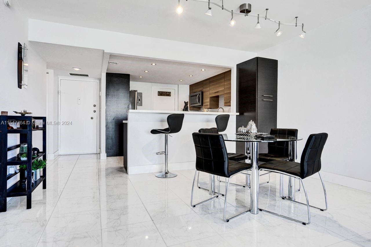 437 Golden Isles Dr 12H, Hallandale Beach, Florida 33009, 1 Bedroom Bedrooms, ,2 BathroomsBathrooms,Residential,For Sale,437 Golden Isles Dr 12H,A11547764