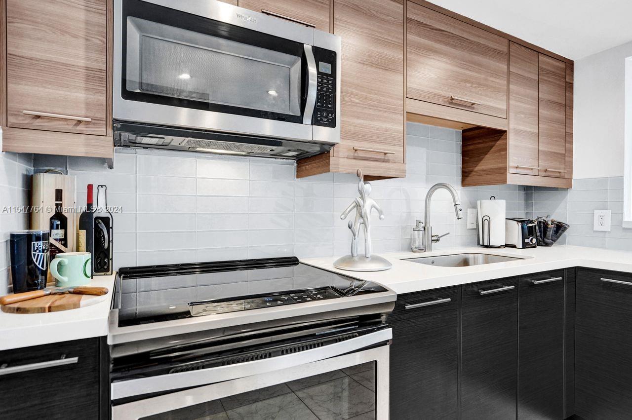 437 Golden Isles Dr 12H, Hallandale Beach, Florida 33009, 1 Bedroom Bedrooms, ,2 BathroomsBathrooms,Residential,For Sale,437 Golden Isles Dr 12H,A11547764