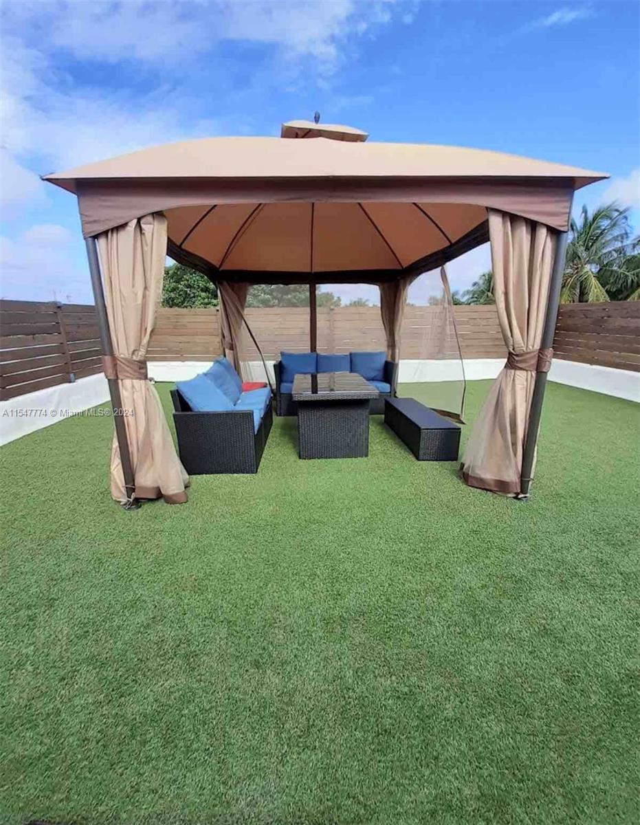 1804 S Cleveland St 1804, Hollywood, Florida 33020, ,1 BathroomBathrooms,Residentiallease,For Rent,1804 S Cleveland St 1804,A11547774