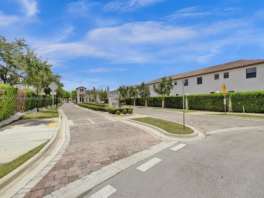8925 NW 102nd Ct 8925, Doral, Florida 33178, 3 Bedrooms Bedrooms, ,2 BathroomsBathrooms,Residentiallease,For Rent,8925 NW 102nd Ct 8925,A11547770