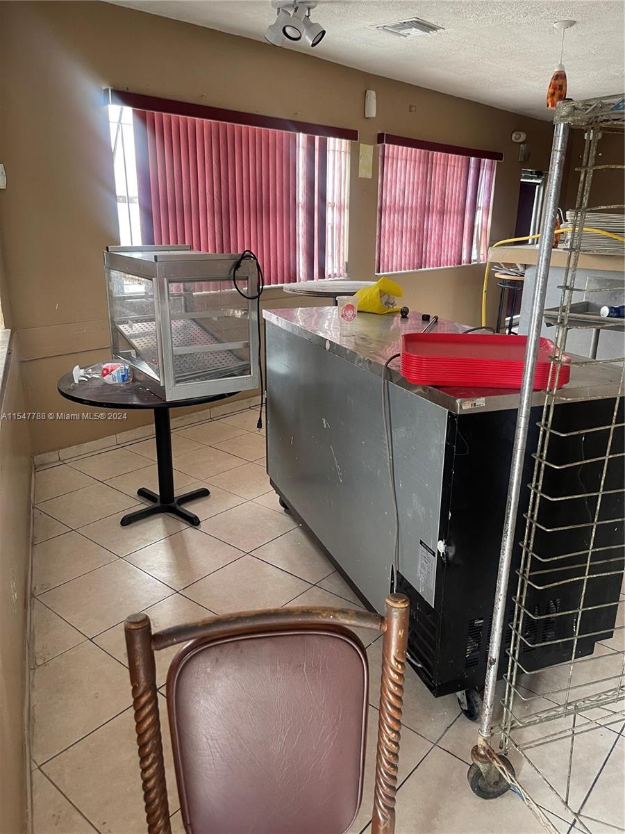 889 Foster Rd, Hallandale Beach, Florida 33009, ,Commerciallease,For Rent,889 Foster Rd,A11547788