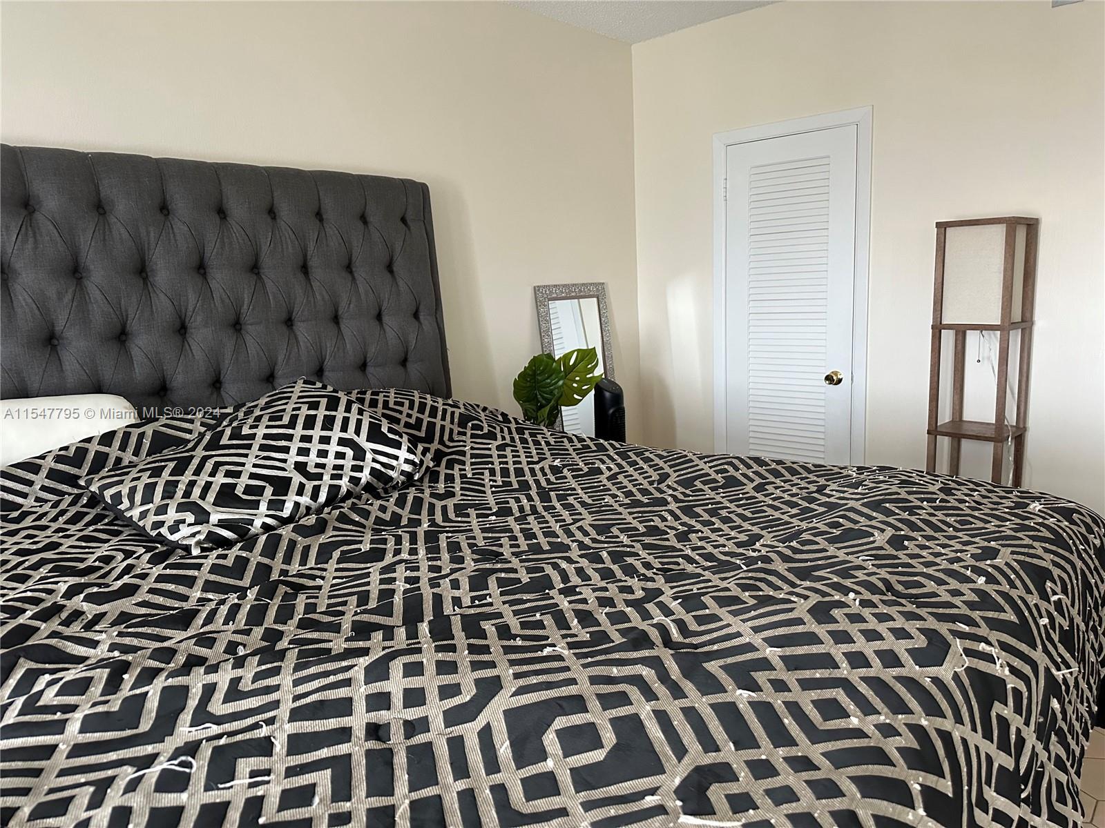 Hallandale Beach, Florida 33009, 1 Bedroom Bedrooms, ,1 BathroomBathrooms,Residential,For Sale,A11547795