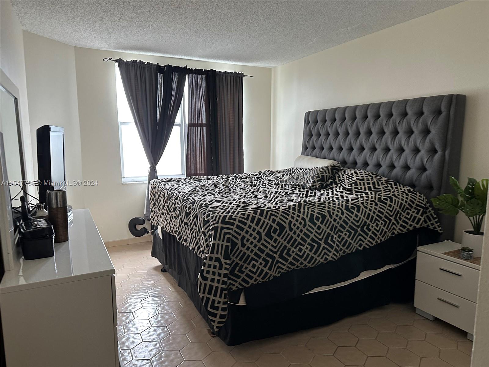 Hallandale Beach, Florida 33009, 1 Bedroom Bedrooms, ,1 BathroomBathrooms,Residential,For Sale,A11547795