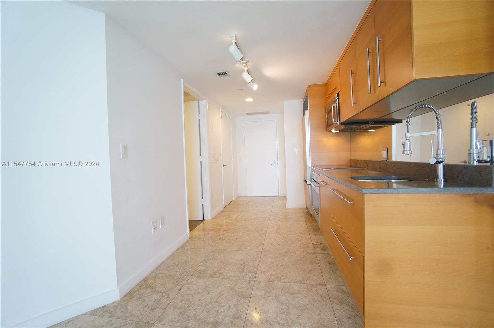 475 Brickell Ave 2108, Miami, Florida 33131, ,1 BathroomBathrooms,Residentiallease,For Rent,475 Brickell Ave 2108,A11547754