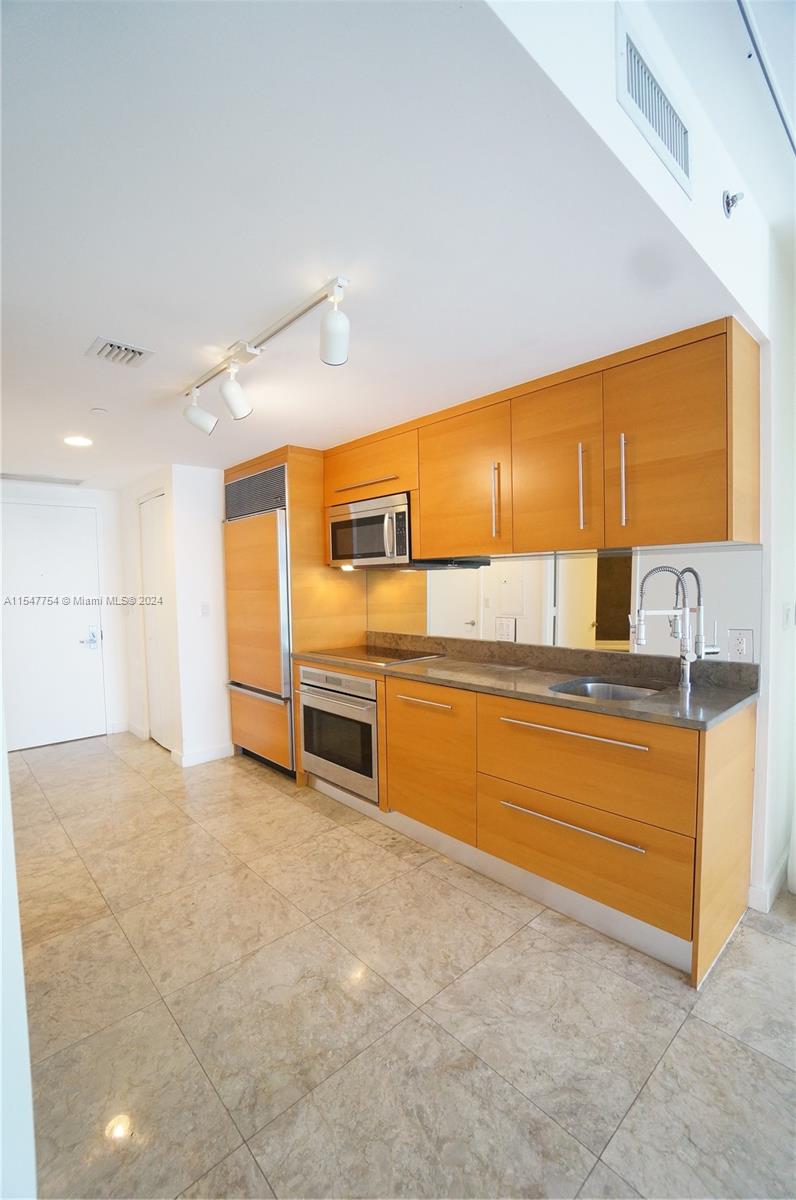 475 Brickell Ave 2108, Miami, Florida 33131, ,1 BathroomBathrooms,Residentiallease,For Rent,475 Brickell Ave 2108,A11547754