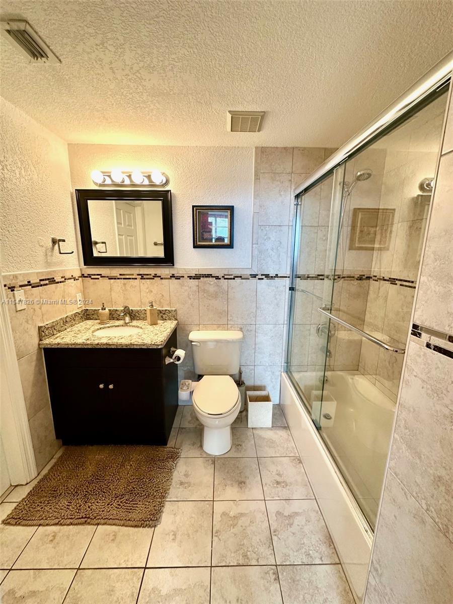 215 SW 42nd Ave 401, Miami, Florida 33134, 2 Bedrooms Bedrooms, ,2 BathroomsBathrooms,Residentiallease,For Rent,215 SW 42nd Ave 401,A11547826