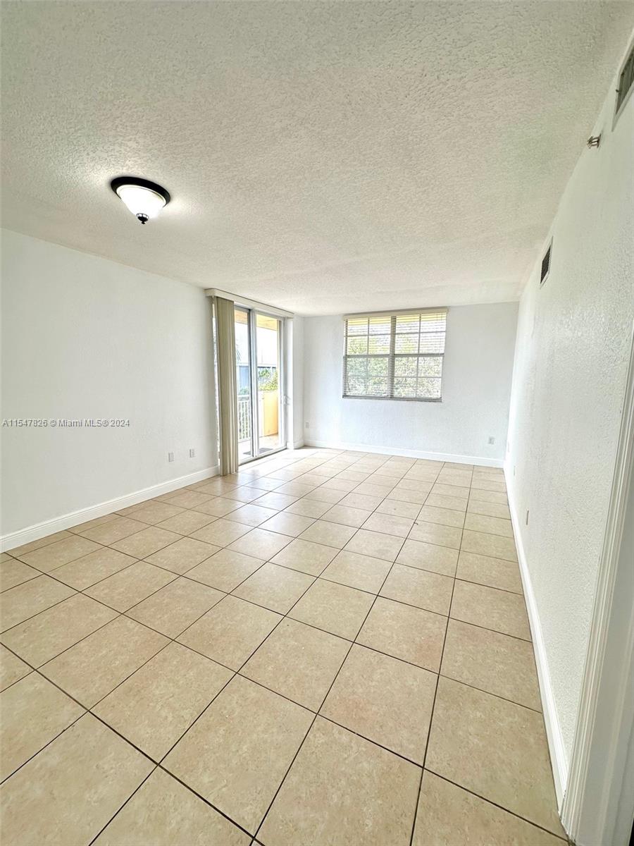 215 SW 42nd Ave 401, Miami, Florida 33134, 2 Bedrooms Bedrooms, ,2 BathroomsBathrooms,Residentiallease,For Rent,215 SW 42nd Ave 401,A11547826