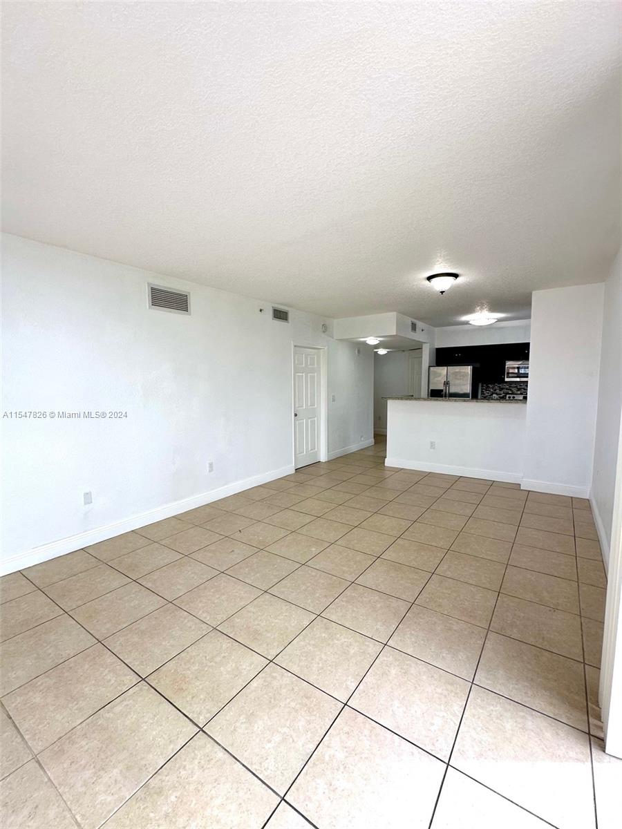 215 SW 42nd Ave 401, Miami, Florida 33134, 2 Bedrooms Bedrooms, ,2 BathroomsBathrooms,Residentiallease,For Rent,215 SW 42nd Ave 401,A11547826