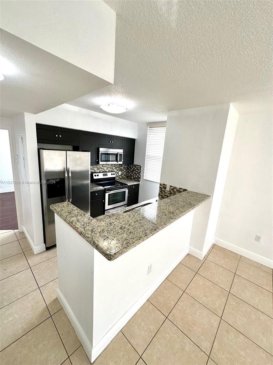 215 SW 42nd Ave 401, Miami, Florida 33134, 2 Bedrooms Bedrooms, ,2 BathroomsBathrooms,Residentiallease,For Rent,215 SW 42nd Ave 401,A11547826