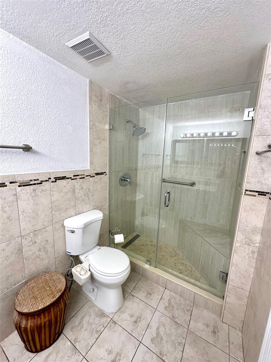 215 SW 42nd Ave 401, Miami, Florida 33134, 2 Bedrooms Bedrooms, ,2 BathroomsBathrooms,Residentiallease,For Rent,215 SW 42nd Ave 401,A11547826