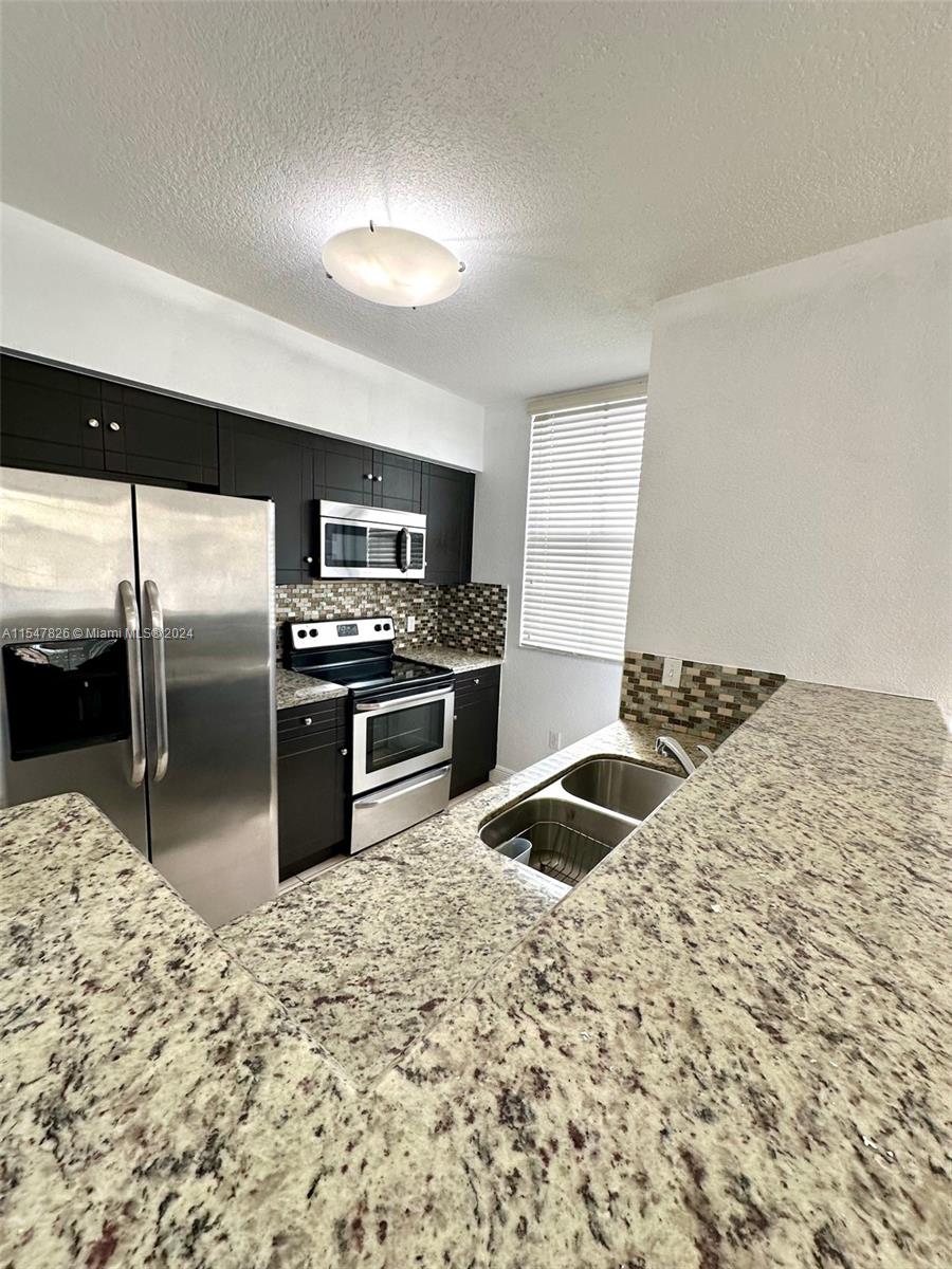 215 SW 42nd Ave 401, Miami, Florida 33134, 2 Bedrooms Bedrooms, ,2 BathroomsBathrooms,Residentiallease,For Rent,215 SW 42nd Ave 401,A11547826