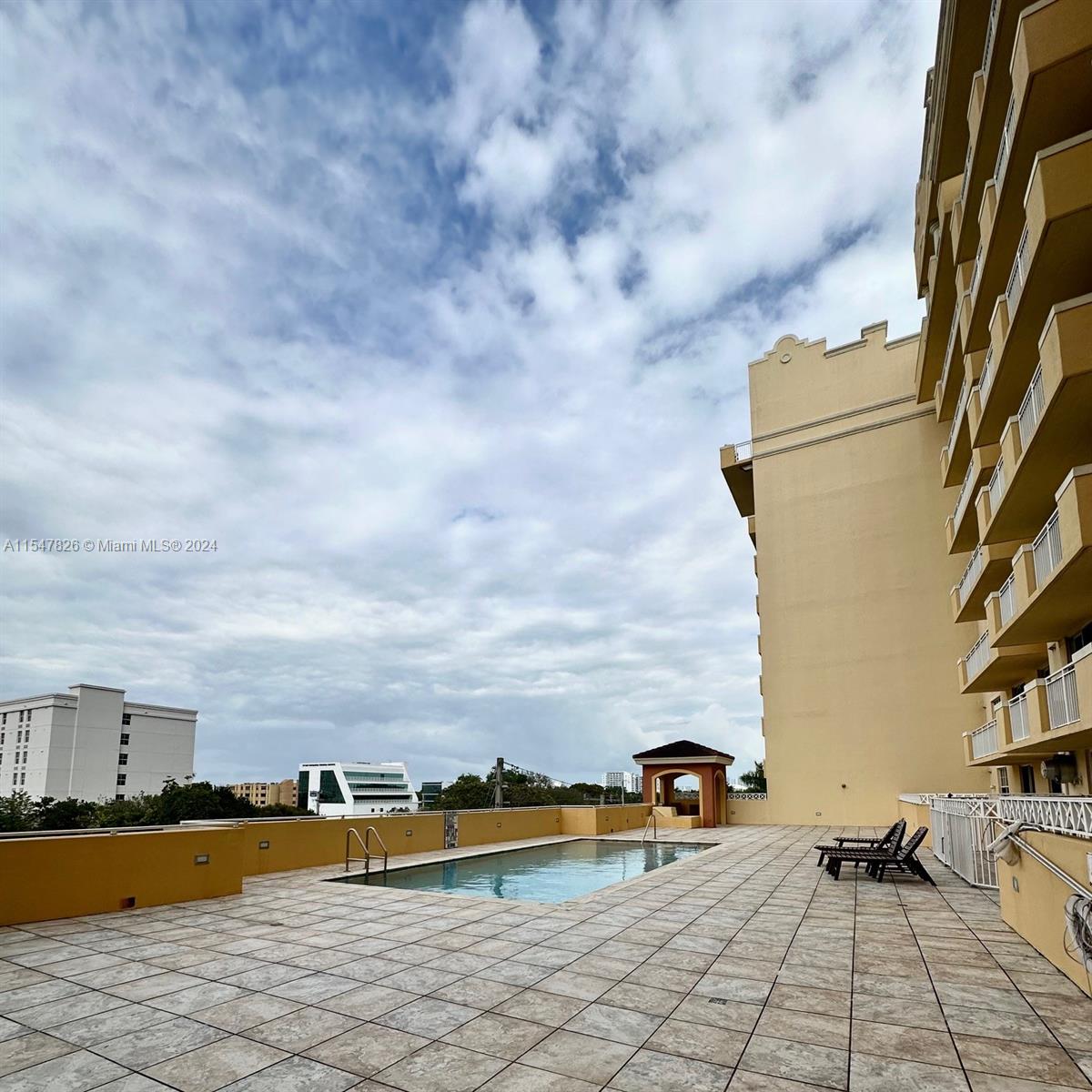 215 SW 42nd Ave 401, Miami, Florida 33134, 2 Bedrooms Bedrooms, ,2 BathroomsBathrooms,Residentiallease,For Rent,215 SW 42nd Ave 401,A11547826