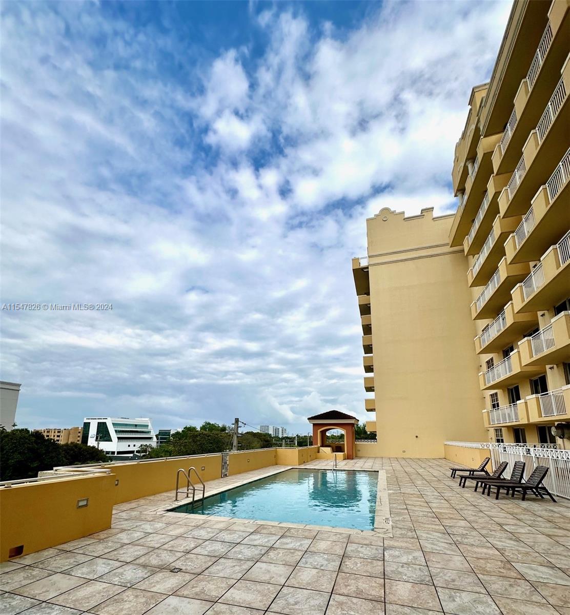 215 SW 42nd Ave 401, Miami, Florida 33134, 2 Bedrooms Bedrooms, ,2 BathroomsBathrooms,Residentiallease,For Rent,215 SW 42nd Ave 401,A11547826