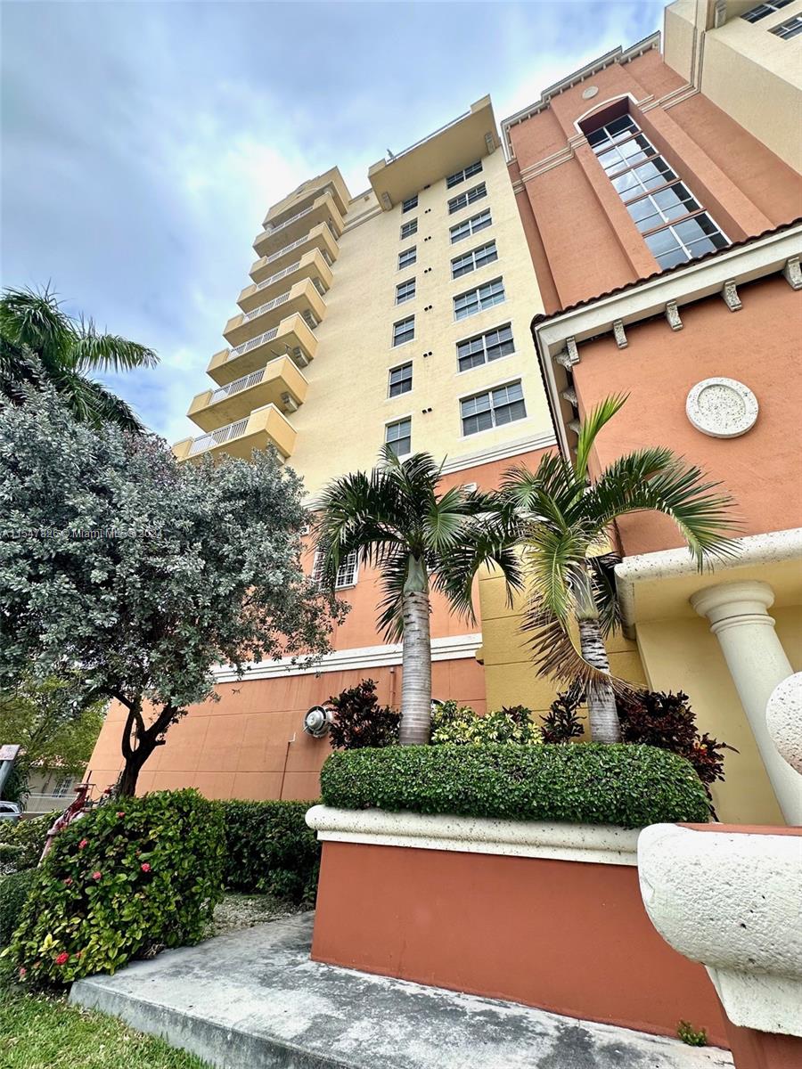 215 SW 42nd Ave 401, Miami, Florida 33134, 2 Bedrooms Bedrooms, ,2 BathroomsBathrooms,Residentiallease,For Rent,215 SW 42nd Ave 401,A11547826