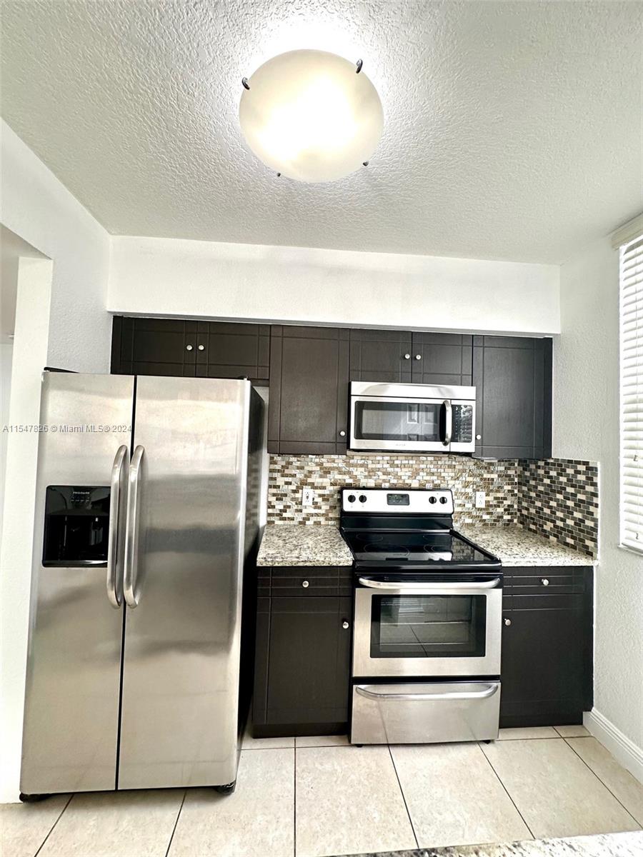 215 SW 42nd Ave 401, Miami, Florida 33134, 2 Bedrooms Bedrooms, ,2 BathroomsBathrooms,Residentiallease,For Rent,215 SW 42nd Ave 401,A11547826