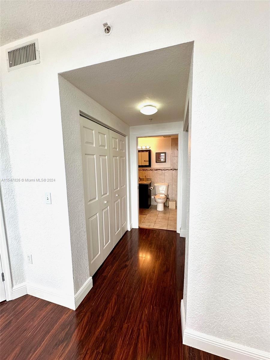 215 SW 42nd Ave 401, Miami, Florida 33134, 2 Bedrooms Bedrooms, ,2 BathroomsBathrooms,Residentiallease,For Rent,215 SW 42nd Ave 401,A11547826