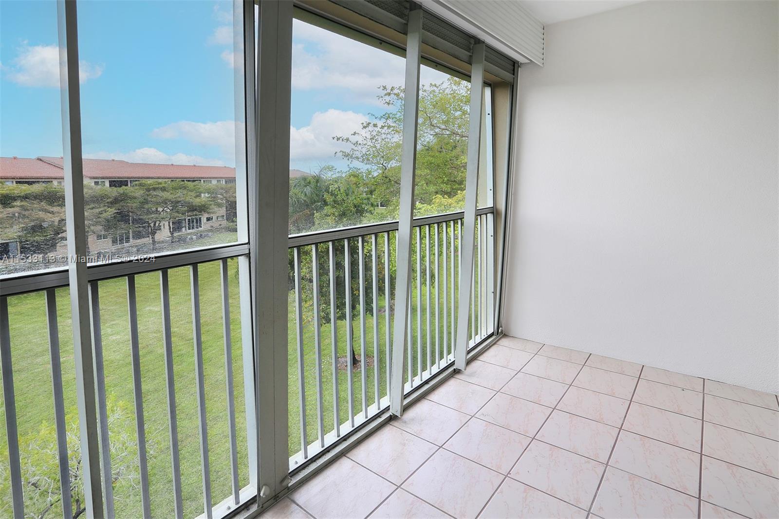 Screen Enclosed Balcony & Patio