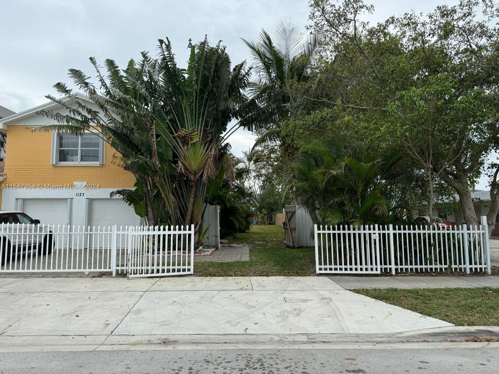 1123 18th Ave N, Lake Worth, FL, 33460 United States, 4 Bedrooms Bedrooms, ,2 BathroomsBathrooms,Residential,For Sale,18th Ave N,A11547854