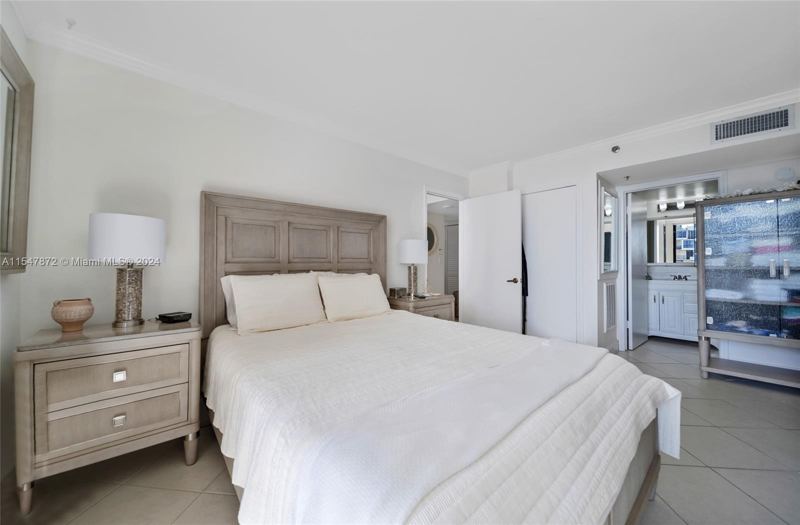 540 E Brickell Key Dr 1401, Miami, Florida 33131, 1 Bedroom Bedrooms, ,1 BathroomBathrooms,Residentiallease,For Rent,540 E Brickell Key Dr 1401,A11547872